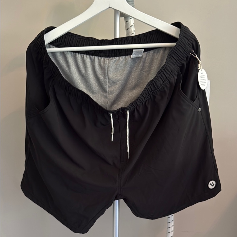 Vuori Men’s Black XXL Shorts